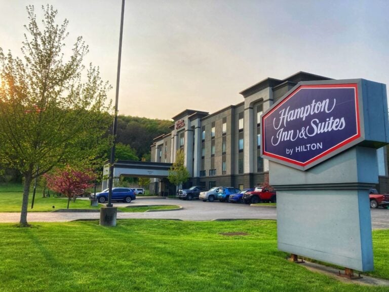 Hampton Inn & Suites of Warren