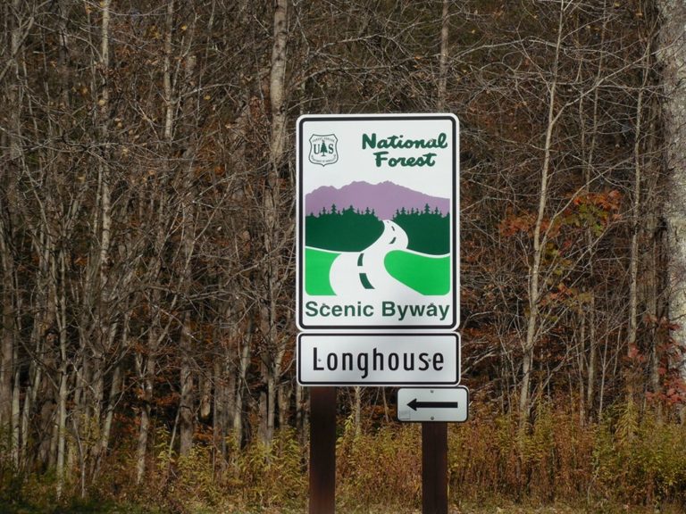 Longhouse Scenic Byway Pennsylvania by Dougtone is licensed under CC BY SA 2.0 768x576