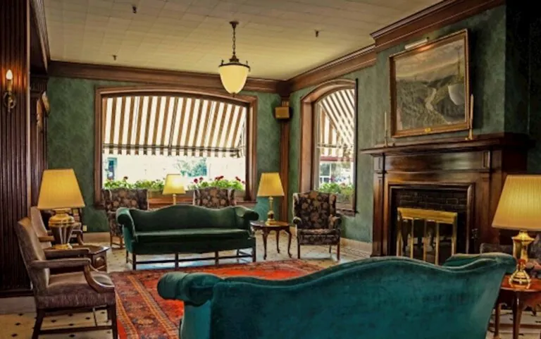 Penn Wells Hotel & Lodge
