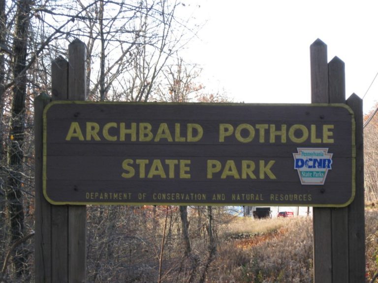 Archbald Pothole State Park Pennsylvania by Dougtone is licensed under CC BY SA 2.0 768x576