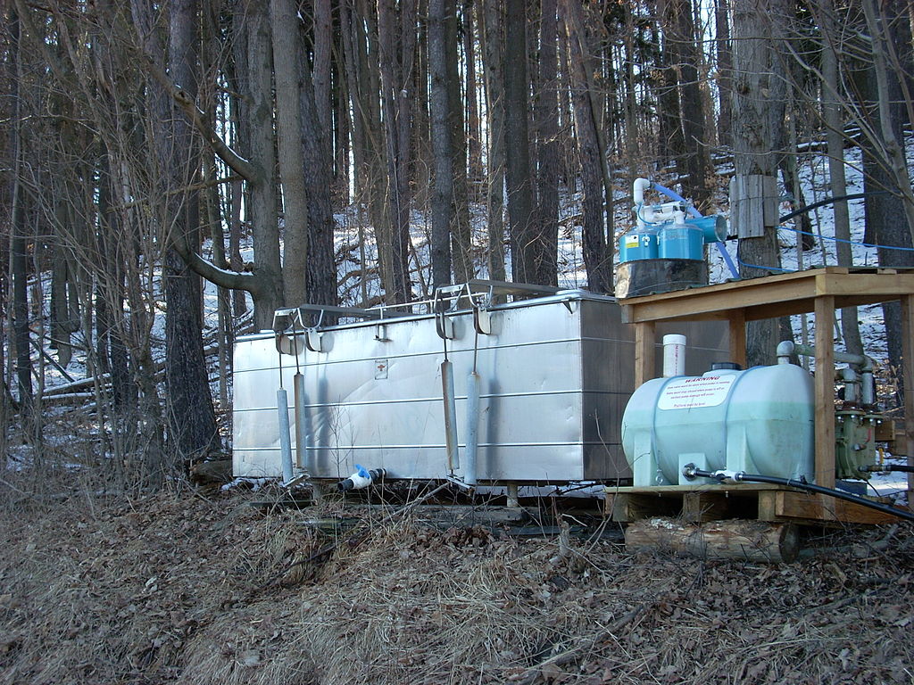 Maple Sugaring in Clymer Township by Dincher CC BY SA 3.0 via Wikimedia Commons