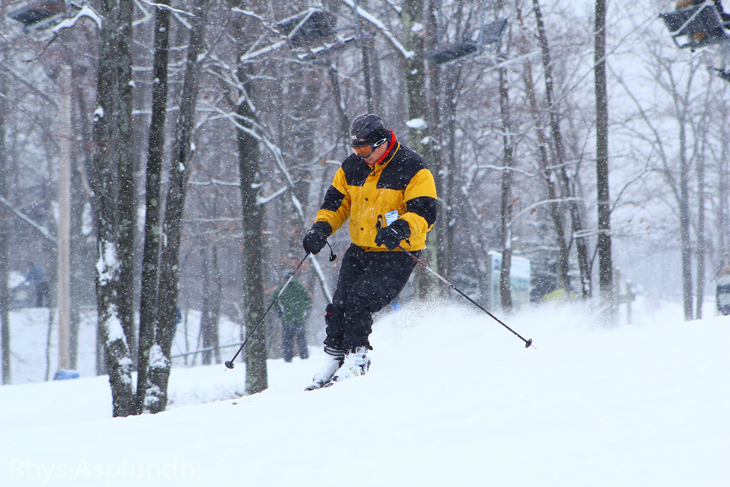 Skiing at Jack Frost Mountain in the Poconos by Rhys A. is licensed under CC BY 2.0