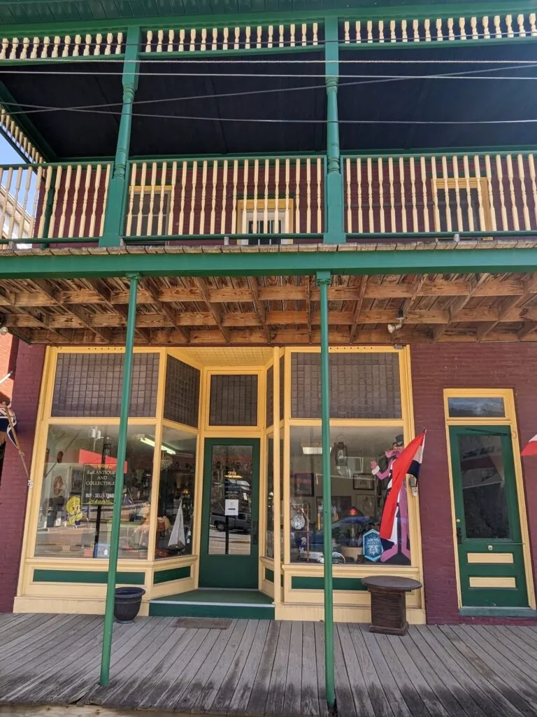 R&R Antiques and Collectibles